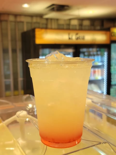 Limonade glacée au comptoir Le Grab
